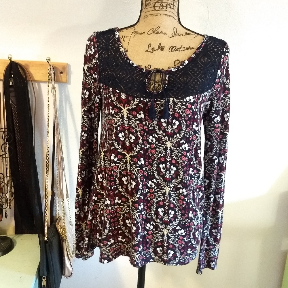 Cape Juby Medium Cute Navy Floral Lace Blouse
